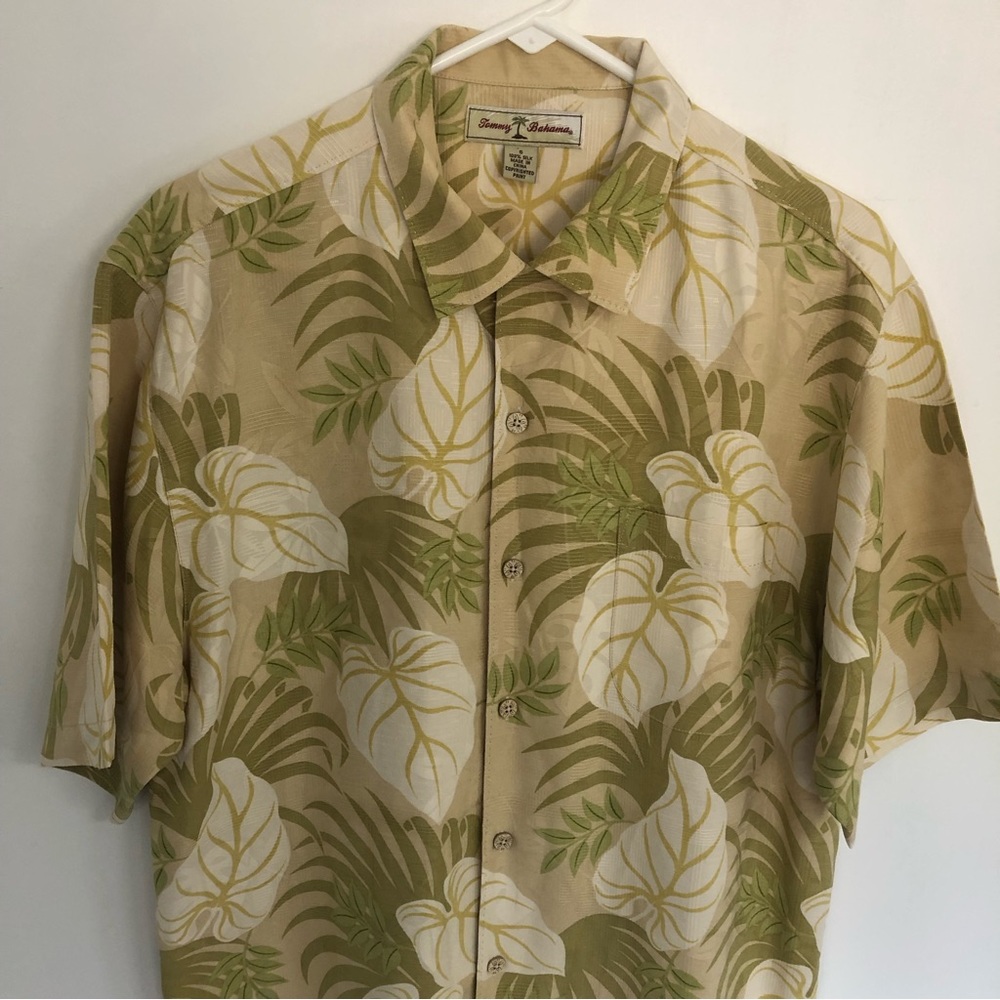 TOMMY BAHAMA 100% Silk Men’s Tropical Print Short Sleeve Casual Shirt Size S - Picture 2 of 9